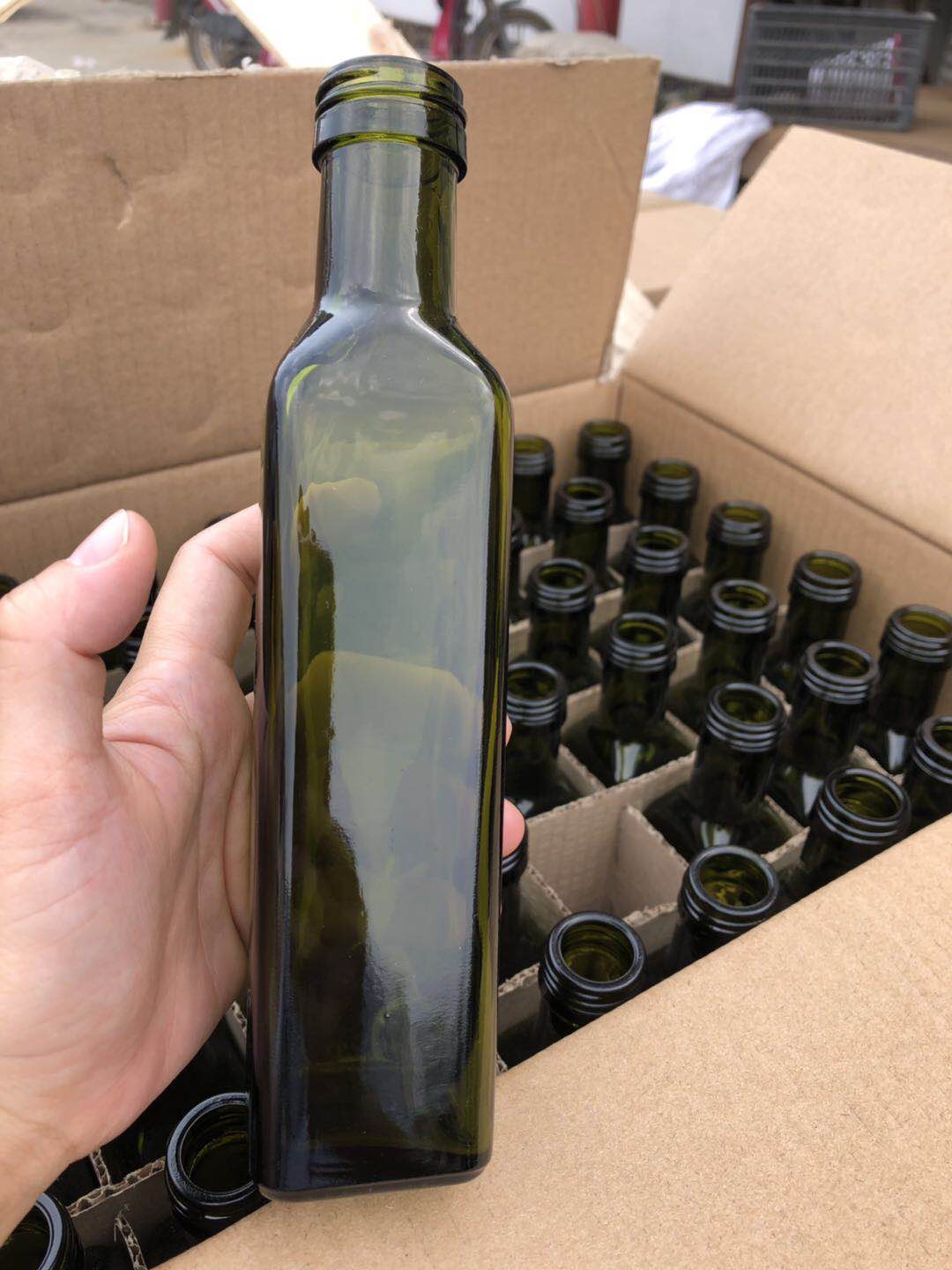 Download Custom Style 500ml Olive Oil Glass Bottle With Cork Glass Bottle Jars Wholesale Myeasyglass