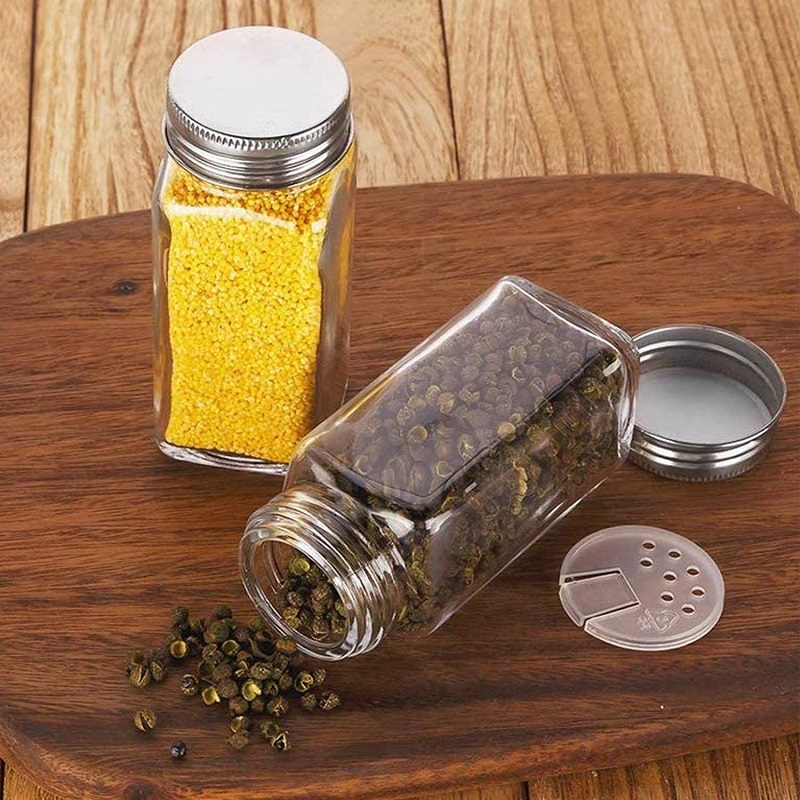 Spice Jar Round Glass with Gold Shaker Lid, 4 oz