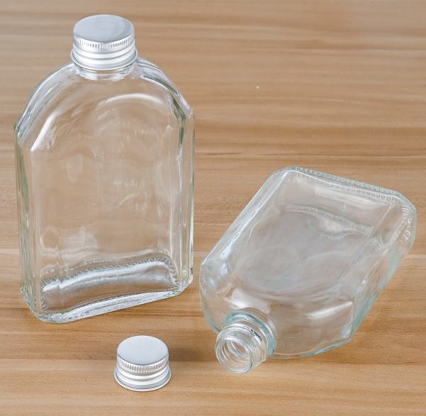 clear flask glass bottel with metal cap
