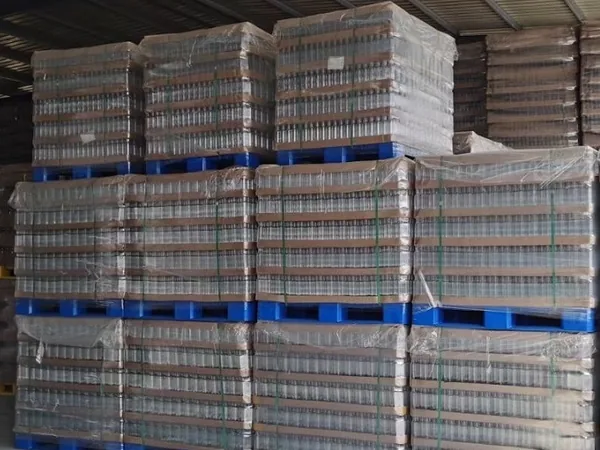 Export packing and palletized glass bottles for shipping